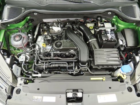 Certified 2025 Volkswagen Taos SE w/ Panoramic Sunroof Package image 27