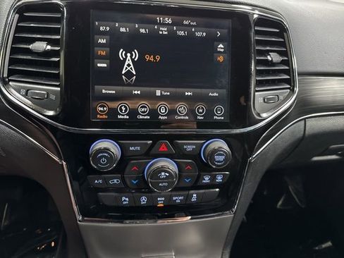 Used 2019 Jeep Grand Cherokee Limited AWD/4WD image 21