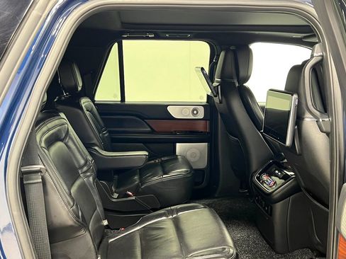 Used 2019 Lincoln Navigator L Reserve image 34