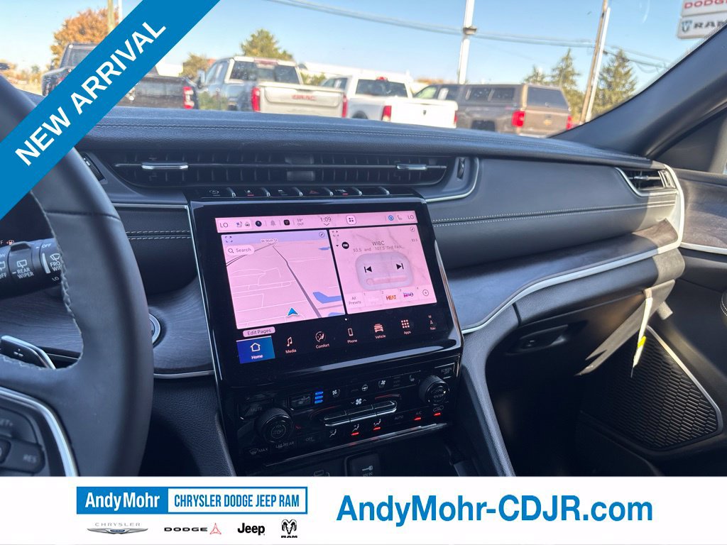 Used 2025 Jeep Grand Cherokee Limited w/ Luxury Tech Group II AWD/4WD image 10