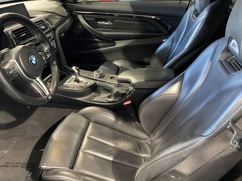 Used 2016 BMW M4 Convertible image 11