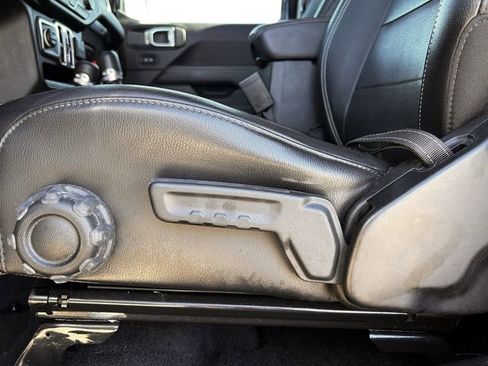 Used 2023 Jeep Wrangler Unlimited Sahara image 28