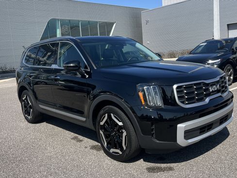 Used 2025 Kia Telluride S image 2
