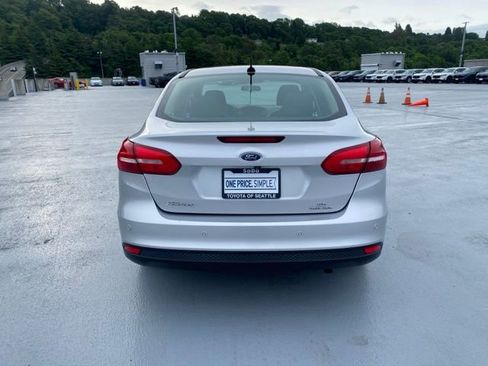 Used 2016 Ford Focus SE w/ Equipment Group 201A FWD image 7