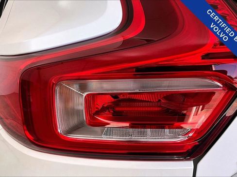 Certified 2023 Volvo XC40 B5 Ultimate w/ Protection Package Premier image 39