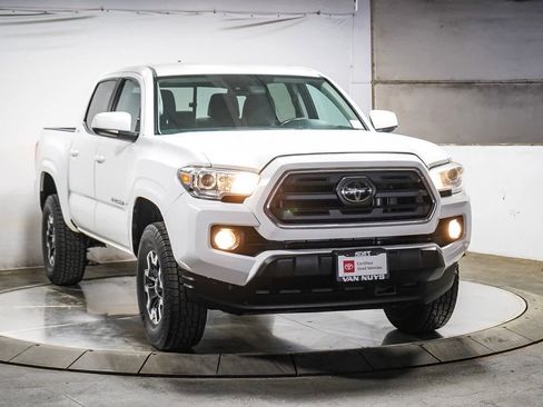 Certified 2019 Toyota Tacoma SR5 image 3