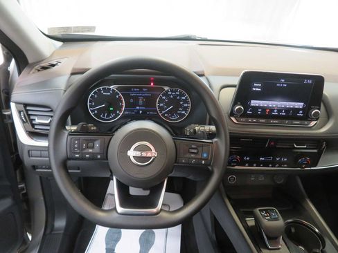 Certified 2022 Nissan Rogue SV image 3