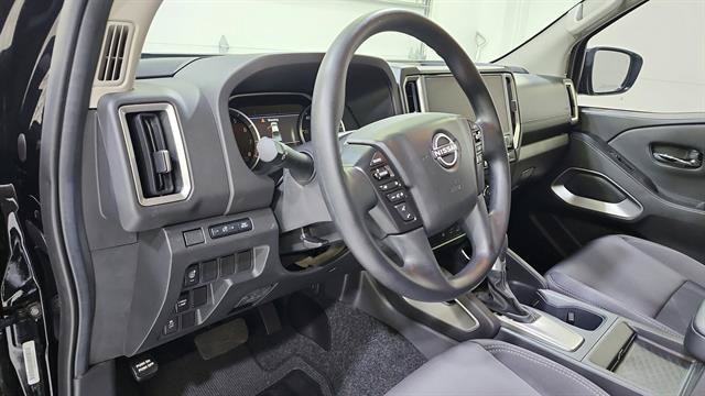 Certified 2025 Nissan Frontier SV RWD image 15
