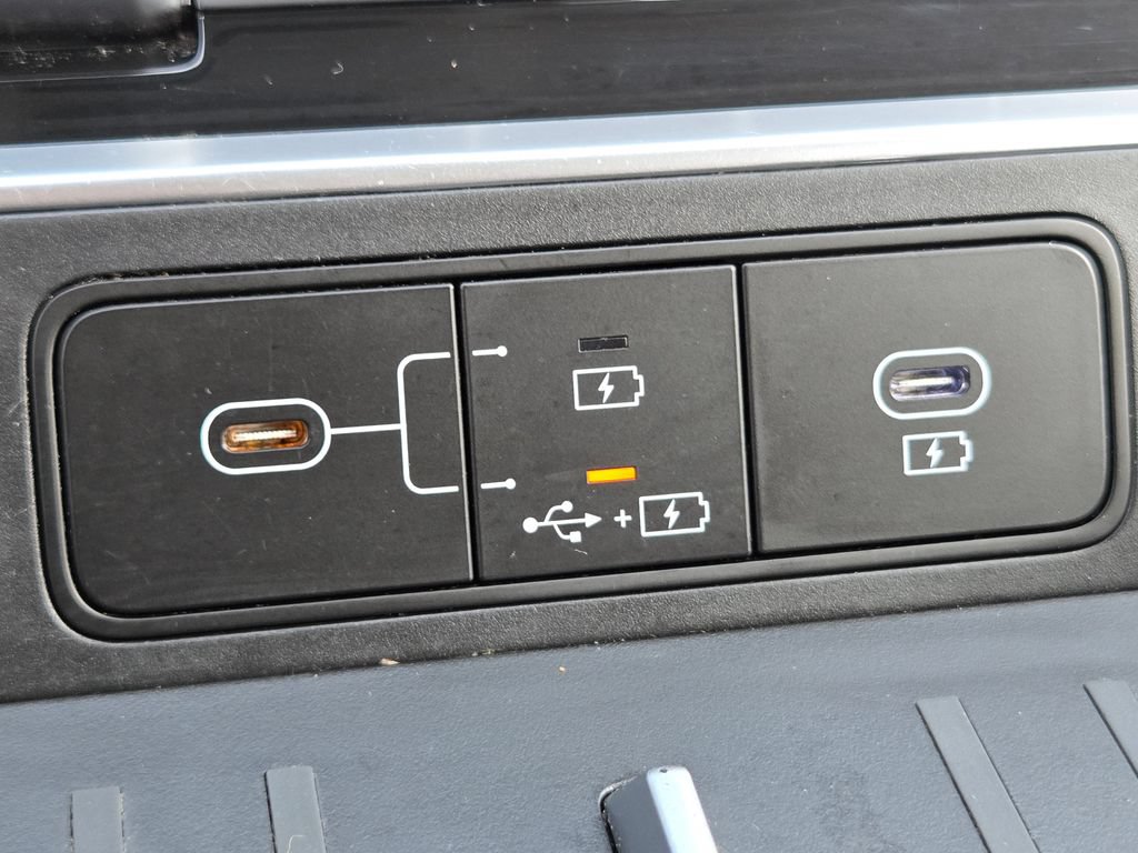 Used 2024 Hyundai Santa Fe SE AWD/4WD image 5