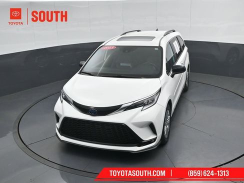 Used 2023 Toyota Sienna XSE w/ XSE Plus Package AWD/4WD image 54