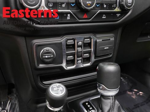 Used 2022 Jeep Wrangler Unlimited Sahara w/ Cold Weather Group AWD/4WD image 21