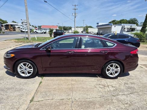 Used 2018 Ford Fusion SE w/ Fusion SE Technology Package FWD image 1