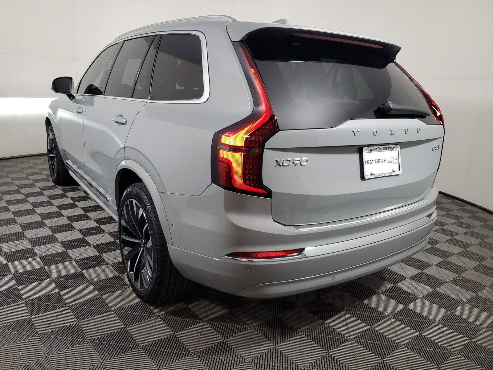 Used 2026 Volvo XC90 B6 Plus w/ Protection Package Premier AWD/4WD image 4