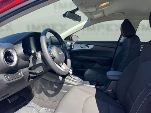 Used 2024 Kia Forte LXS image 9