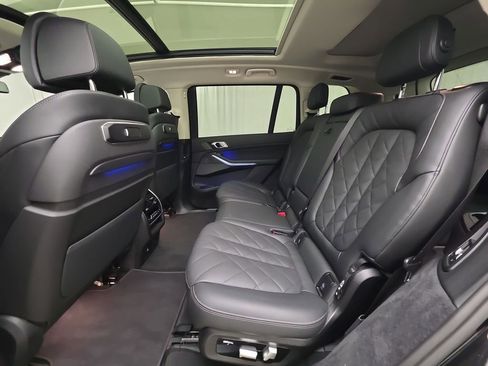 Certified 2025 BMW X7 xDrive40i w/ Premium Package image 24