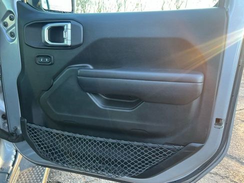 Used 2018 Jeep Wrangler Unlimited Sport S AWD/4WD image 36