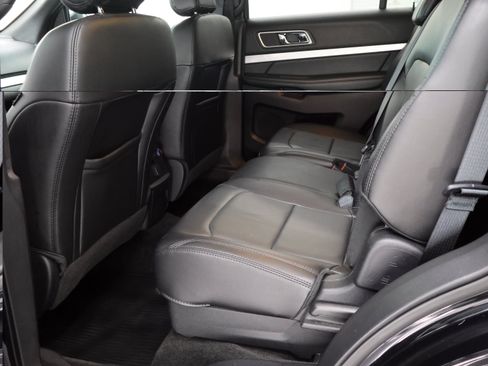 Used 2017 Ford Explorer XLT w/ Equipment Group 202A AWD/4WD image 9