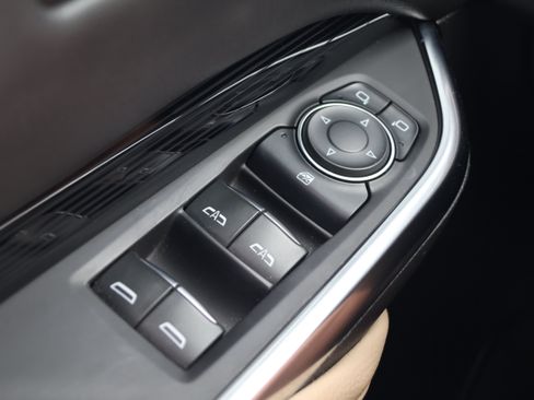 Used 2024 Cadillac XT4 Luxury w/ Cold Weather Package AWD/4WD image 14