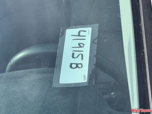 Used 2021 Toyota Sienna XLE image 11