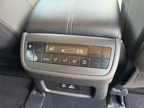 Used 2025 Nissan Pathfinder SV FWD image 24