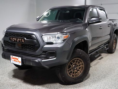 Used 2023 Toyota Tacoma 4x4 Double Cab image 32