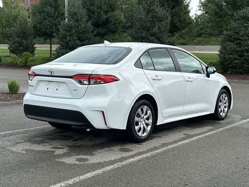 Used 2025 Toyota Corolla LE FWD image 30