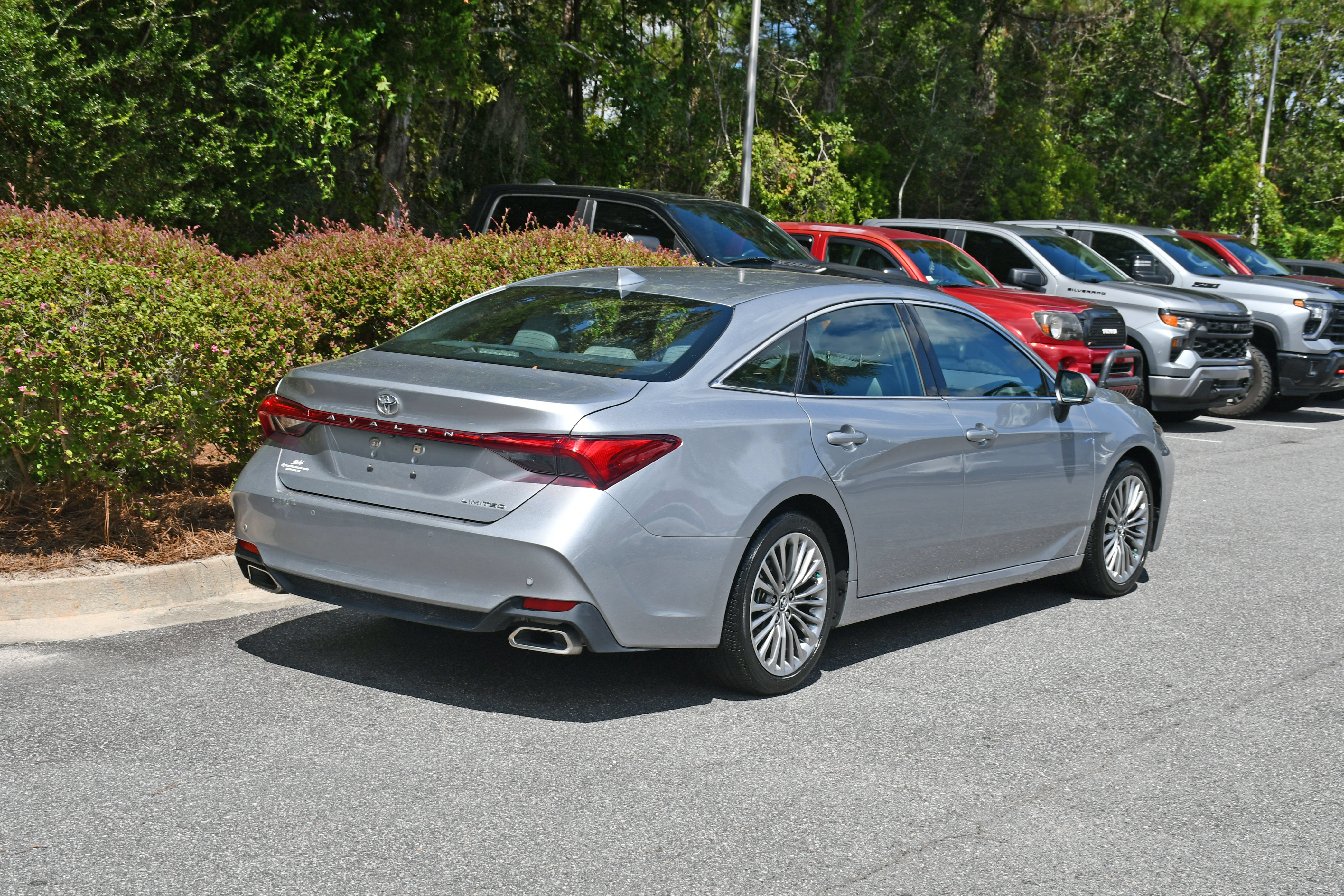 Used 2019 Toyota Avalon Limited w/ Advanced Safety Package FWD image 4