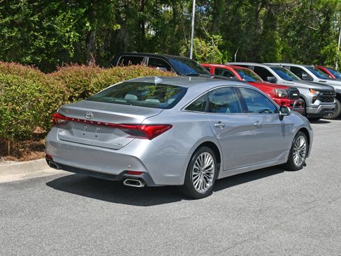 Used 2019 Toyota Avalon Limited w/ Advanced Safety Package FWD image 4