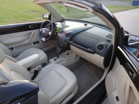 Used 2008 Volkswagen Beetle SE image 5