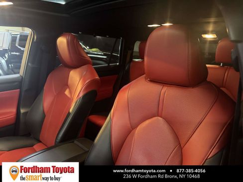 Used 2023 Toyota Highlander XSE AWD/4WD image 19