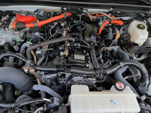 Used 2025 Toyota Tacoma TRD Sport AWD/4WD image 33