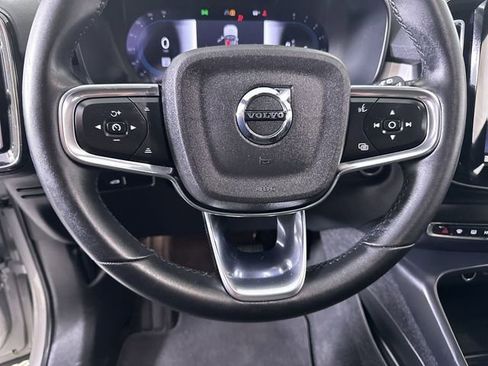 Used 2023 Volvo XC40 B5 Core image 11