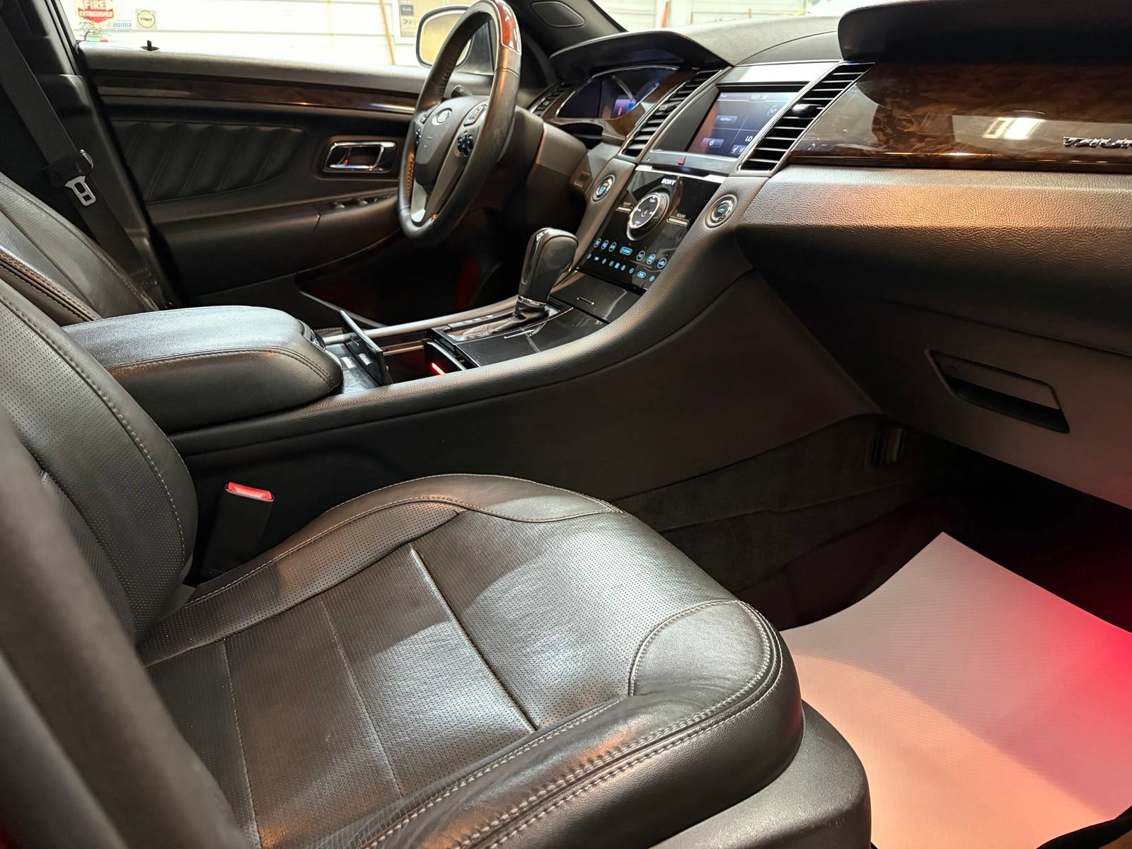 Used 2013 Ford Taurus Limited FWD image 26