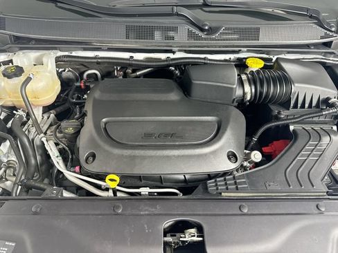 Used 2023 Chrysler Pacifica Touring-L FWD image 27
