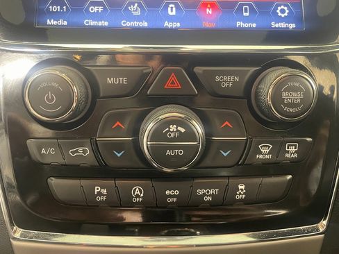 Used 2021 Jeep Grand Cherokee Limited image 23