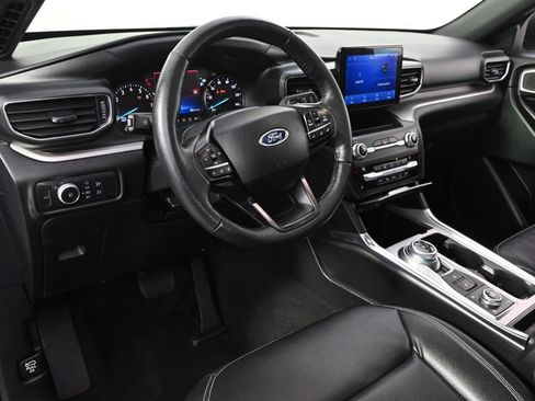 Used 2020 Ford Explorer XLT w/ Equipment Group 202A AWD/4WD image 12