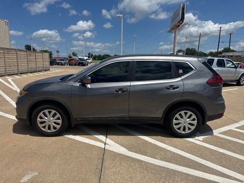 Used 2018 Nissan Rogue S FWD image 4