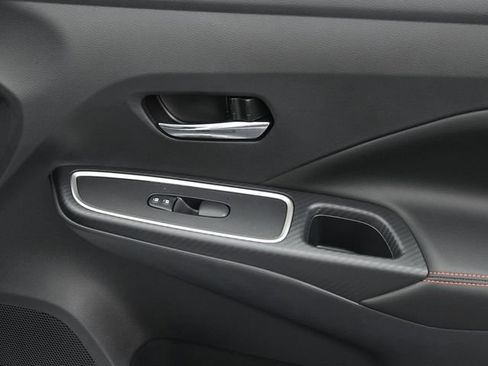 New 2025 Nissan Versa SR w/ Trunk Package FWD image 31