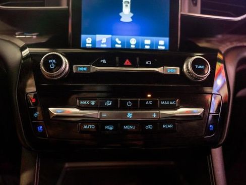 Used 2022 Ford Explorer Platinum w/ Equipment Group 601A image 10