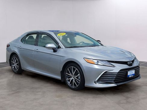 Used 2023 Toyota Camry XLE w/ Cold Weather Package AWD/4WD image 3