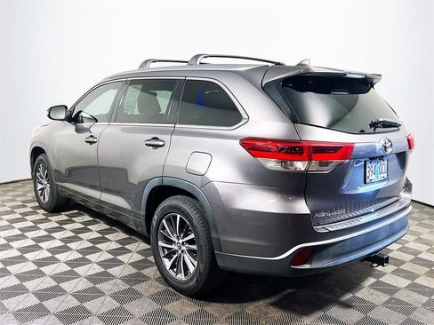 Used 2018 Toyota Highlander XLE w/ Carpet Mat Package (TMS) image 6
