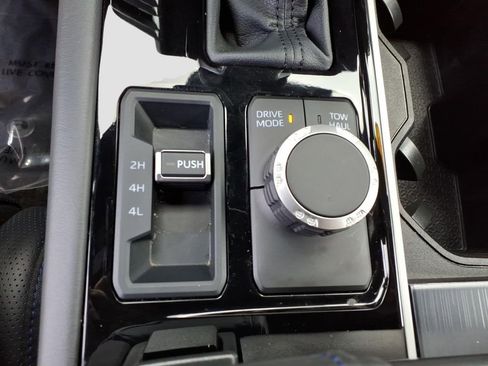 Used 2025 Toyota Tundra Platinum AWD/4WD image 29