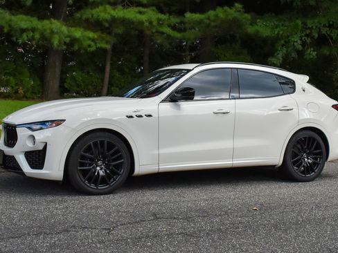 Used 2022 Maserati Levante GT AWD/4WD image 3