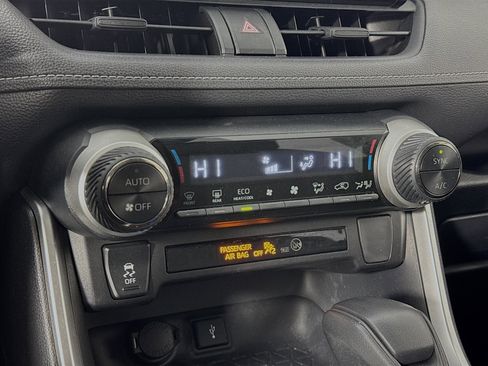 Used 2020 Toyota RAV4 XLE image 15