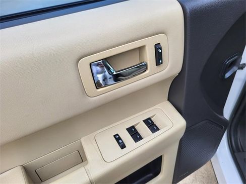 Used 2018 Ford Flex SE image 12