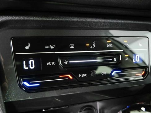 Certified 2024 Volkswagen Tiguan SE FWD image 17