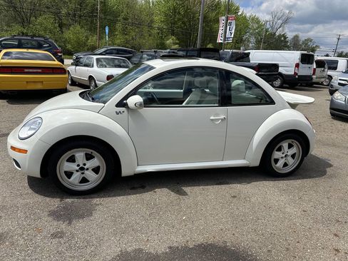 Used 2008 Volkswagen Beetle Triple White Edition FWD image 3