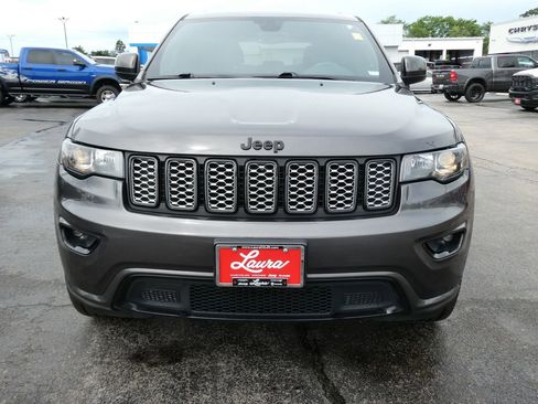 Used 2018 Jeep Grand Cherokee Altitude AWD/4WD image 9