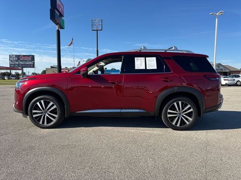 Used 2025 Nissan Pathfinder Platinum w/ Cargo Package AWD/4WD image 3