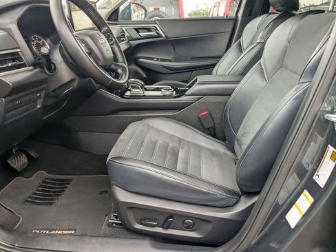 Used 2025 Mitsubishi Outlander SE FWD image 11
